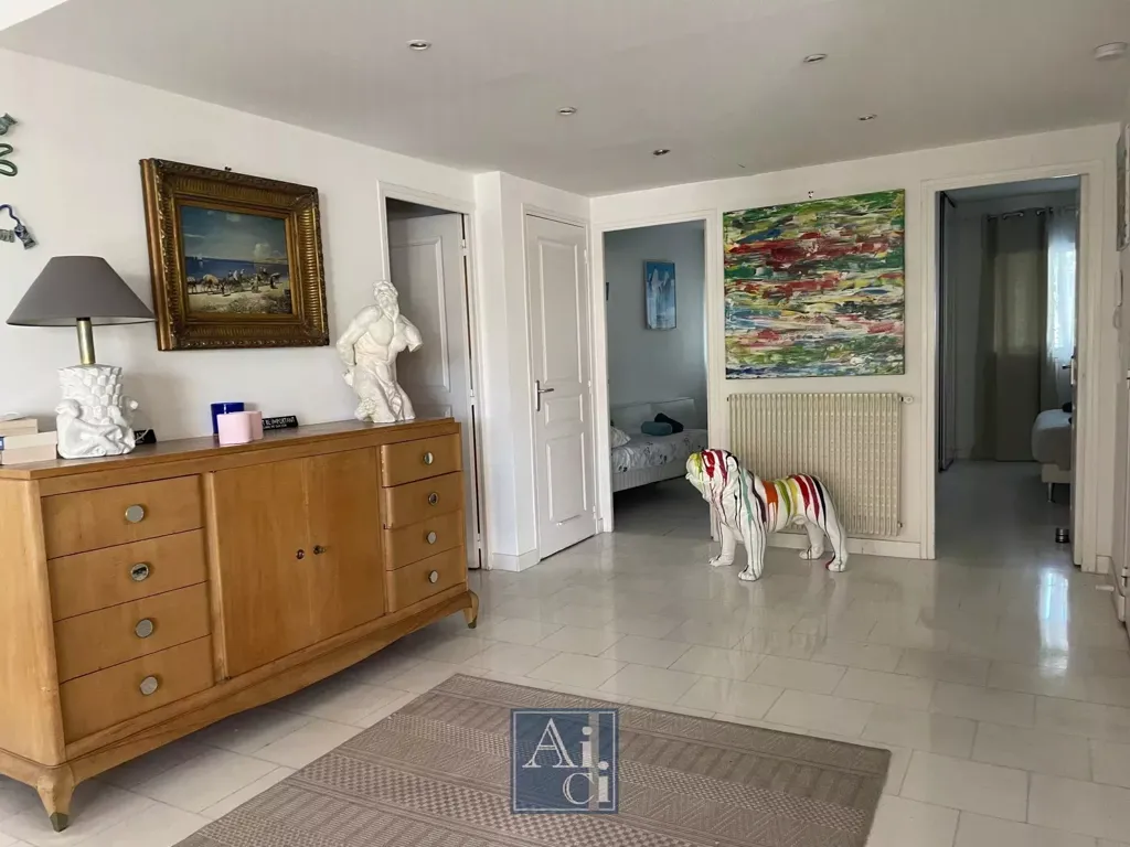 Magamistoad - Spacious 6-Piece Apartment in Cannes