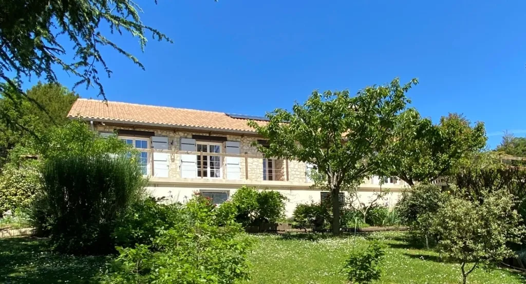 Aed - Spacious House with Pool in Torsac