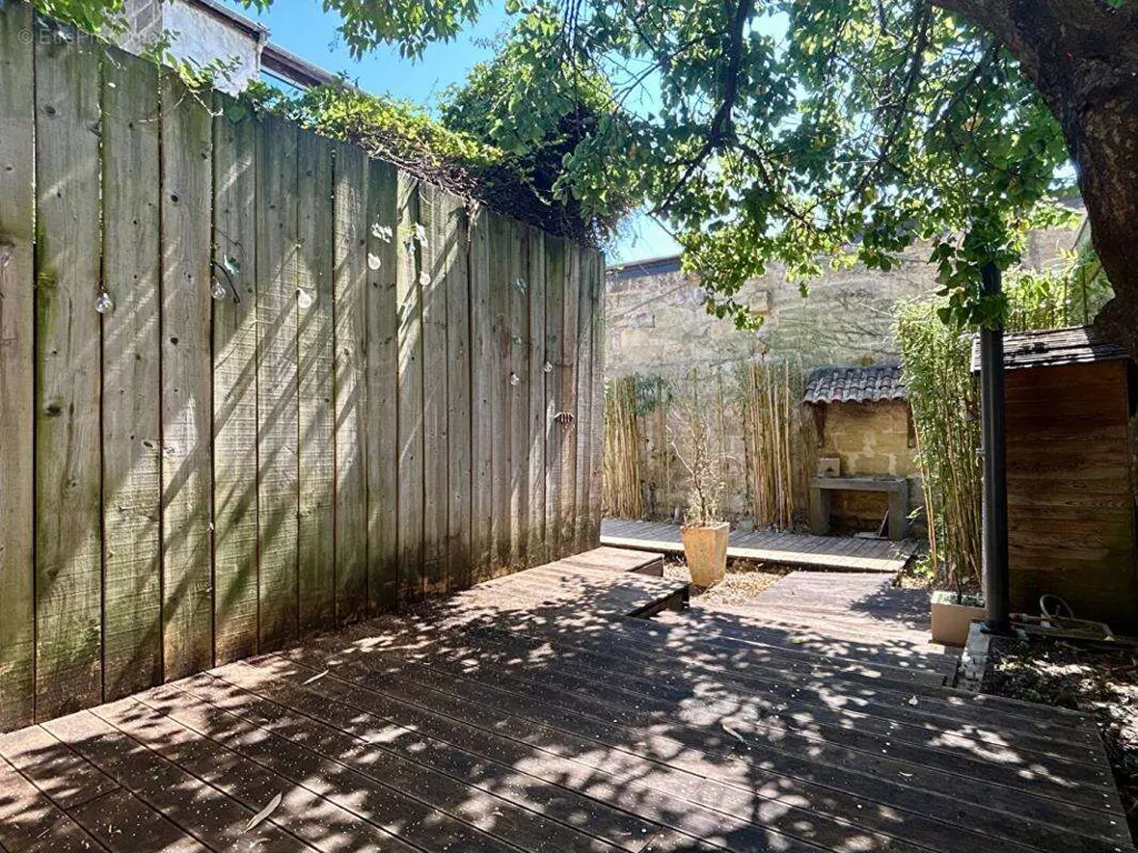 Garden - Luxury House with Garden in Bordeaux