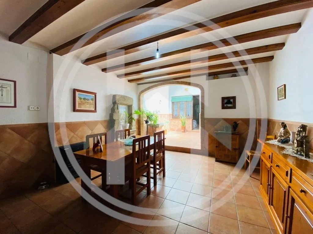 Salle à manger - Historic House with Garden in Cardedeu Centre
