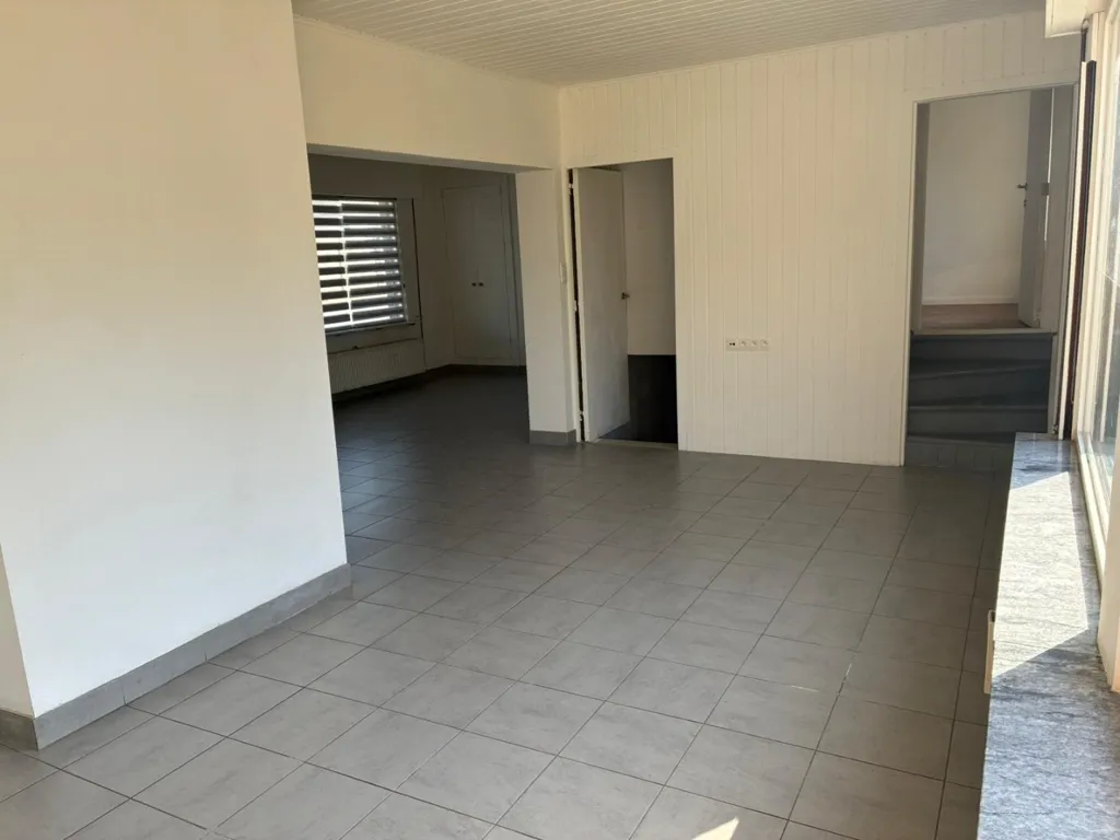 Toad - Spacious Open Plan House with Garden in Kortemark