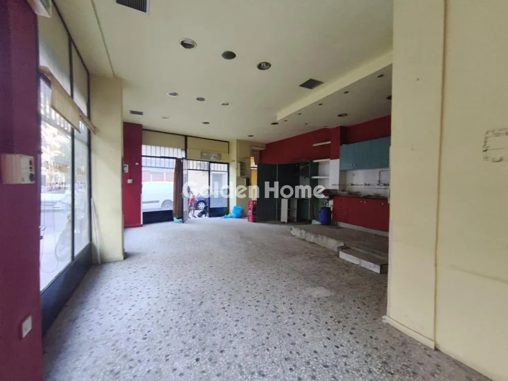 Stanze - Corner Shop with High Visibility in Piraeus