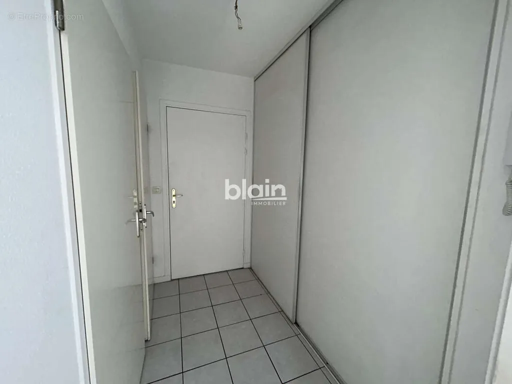 Entrée - Appartement T2 avec Terrasse à Grenoble