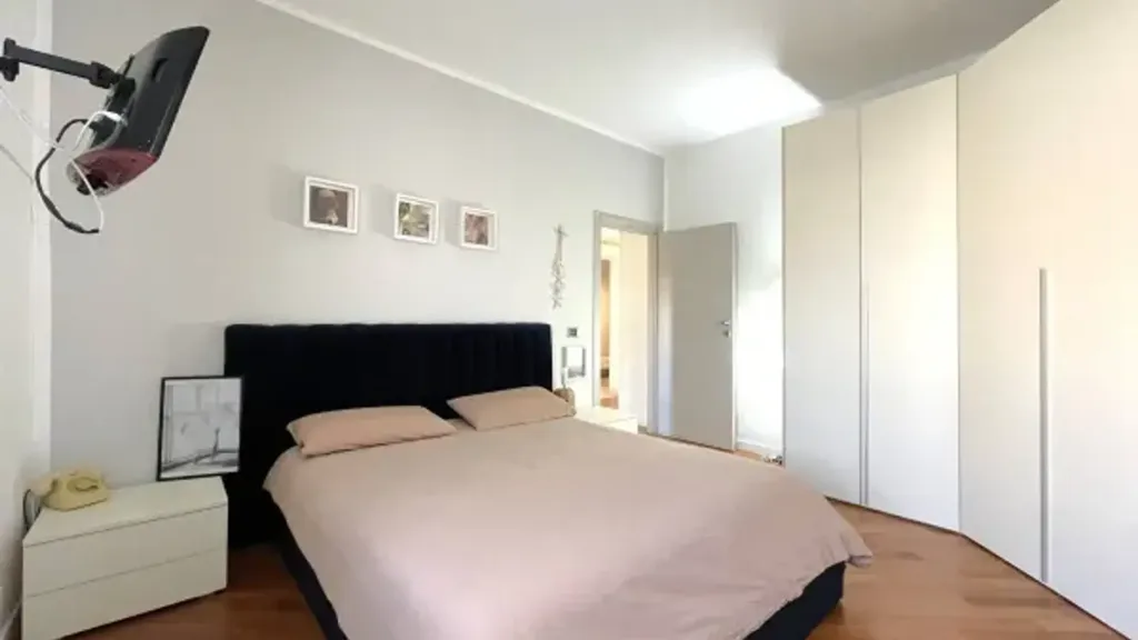 Chambres - Rear-Facing Apartment with Balcony in Carpi