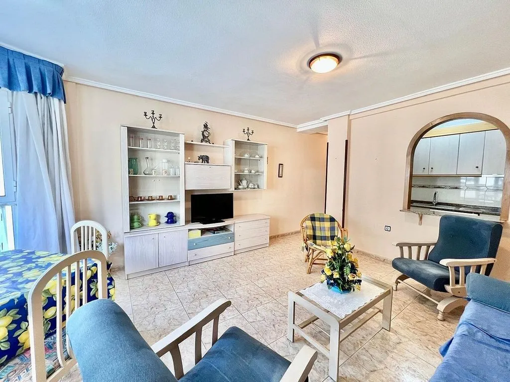 Elutuba - Apartment with Balcony and Garage in Torrevieja