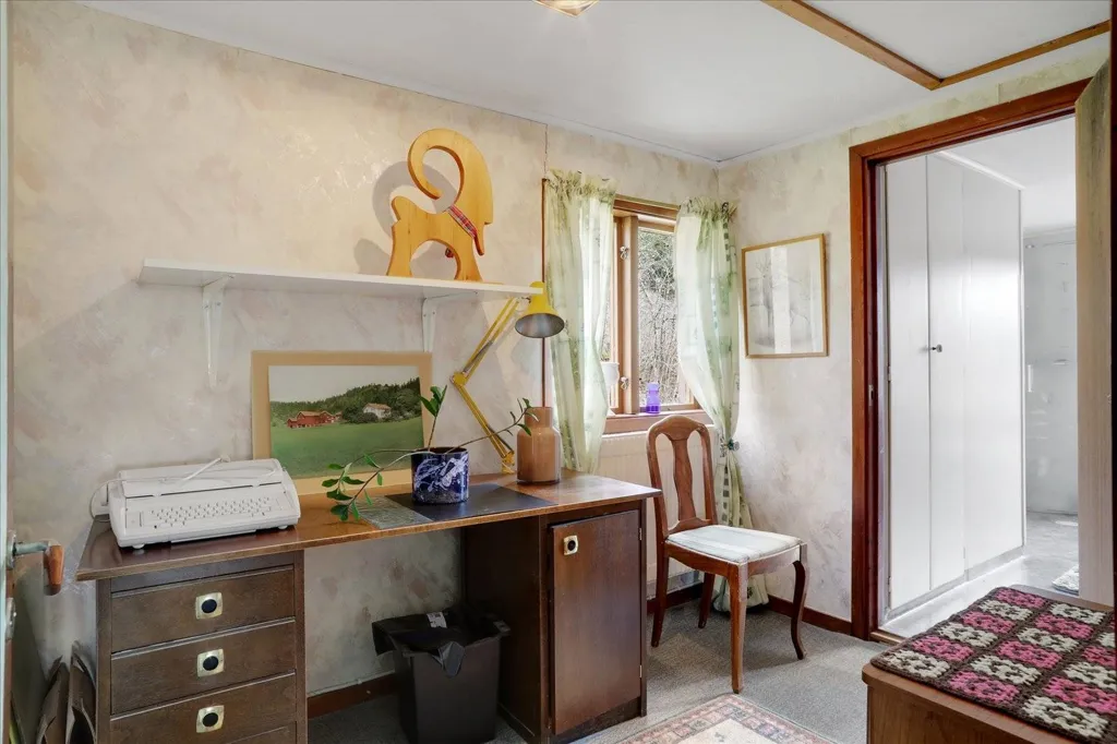 Office - Historic House with Garden in Uddevalla