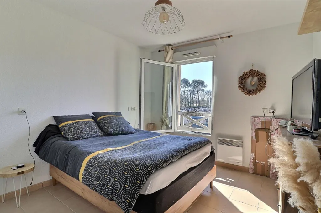 Chambres - Appartement avec Balcon et Parking à Proximité du Centre