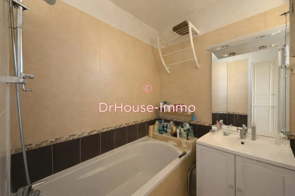 Vannitoad - Architect-Designed Flat with City View in Nice