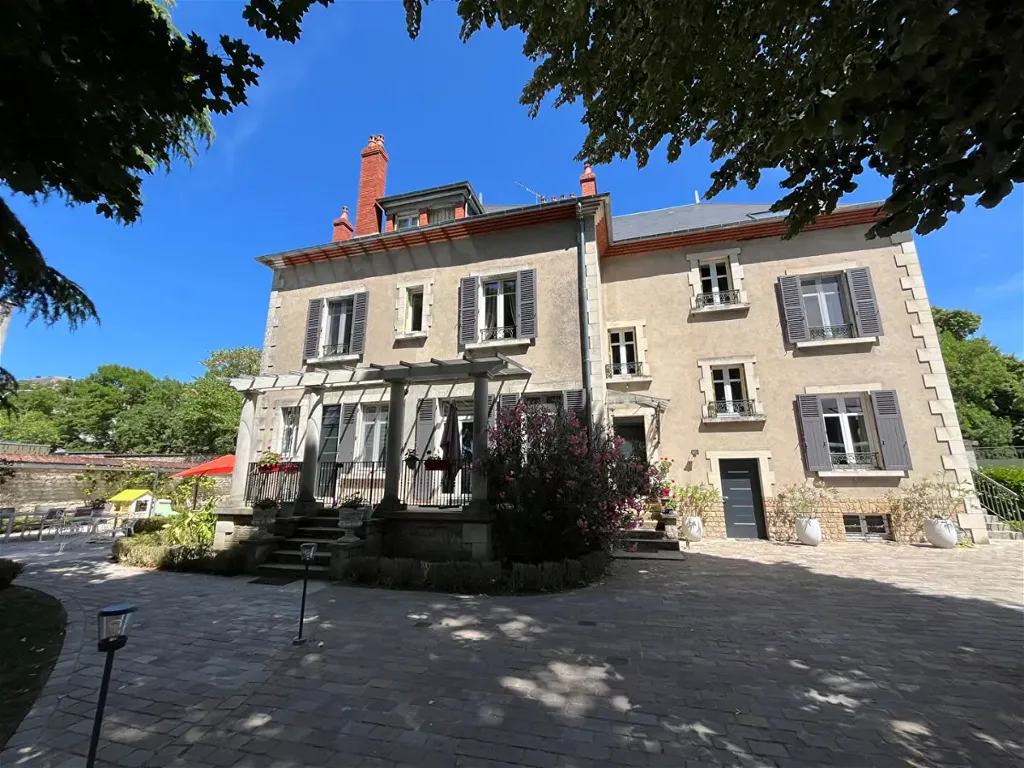 Maison 14 pièces à Nevers