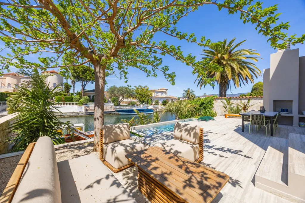 Terrasse - Contemporary Villa with Private Mooring in Empuriabrava