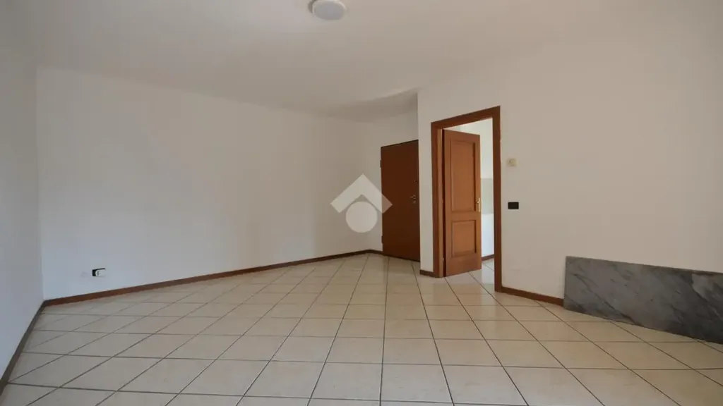 Pièces - Bright Trilocale with Balcony in Roncadelle
