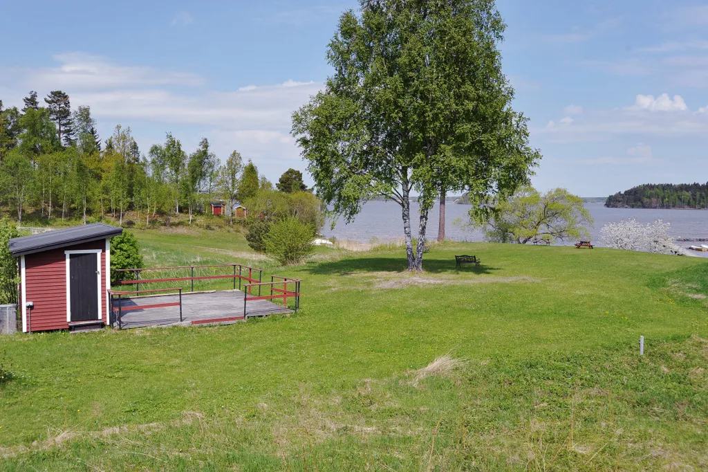Giardino - Cottage with Lakeside Access near Mälaren