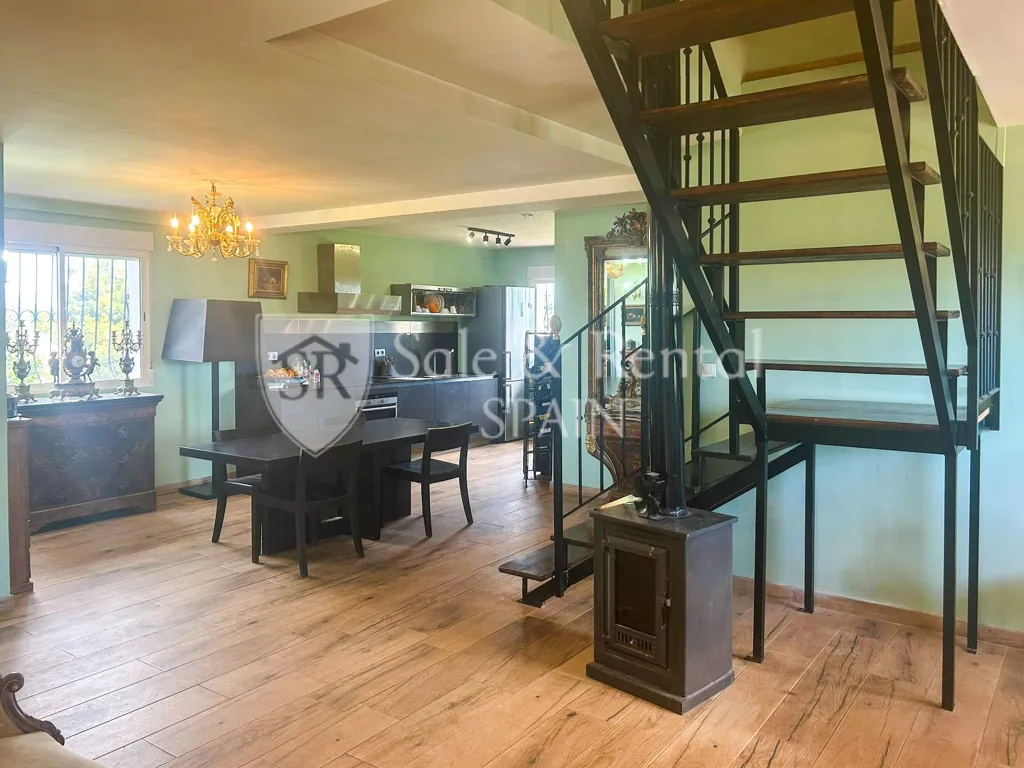 Stanze - Chalet with Pool and Terrace in Montserrat