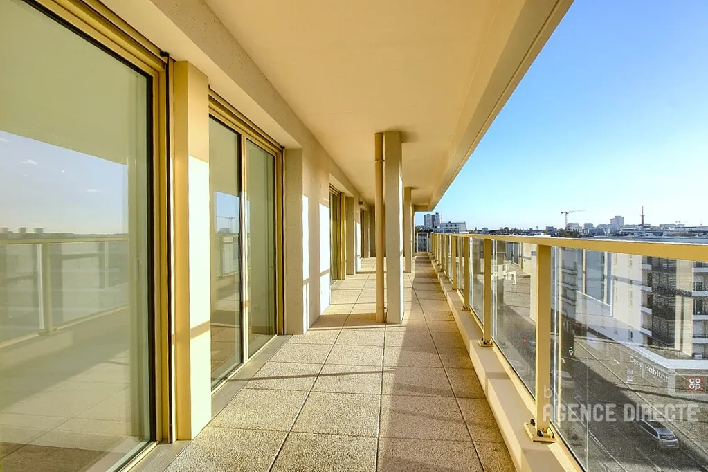 Balcony - New 4-Bed Apartment with Balcony in Moulin du Comte