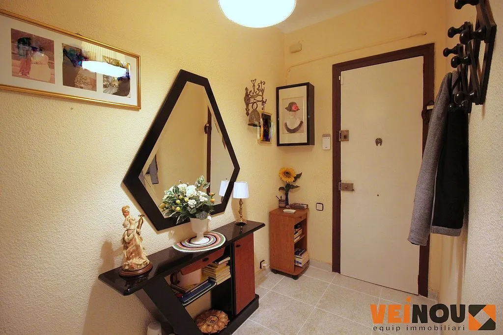 Esik - Apartment with Balcony in La Maternitat