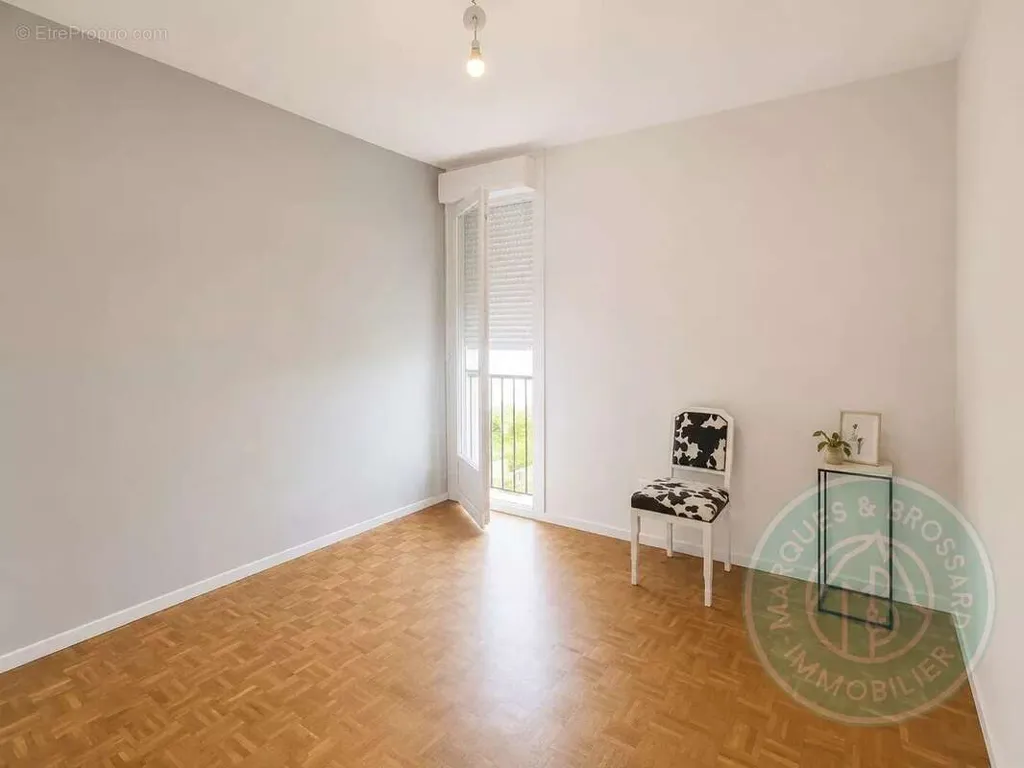 Chambres - Maison Familiale avec Panneaux Solaires et Jardin à Proximité