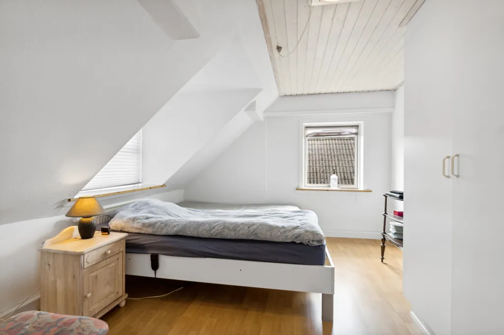 Magamistoad - Villa with Workshop in Aunslev