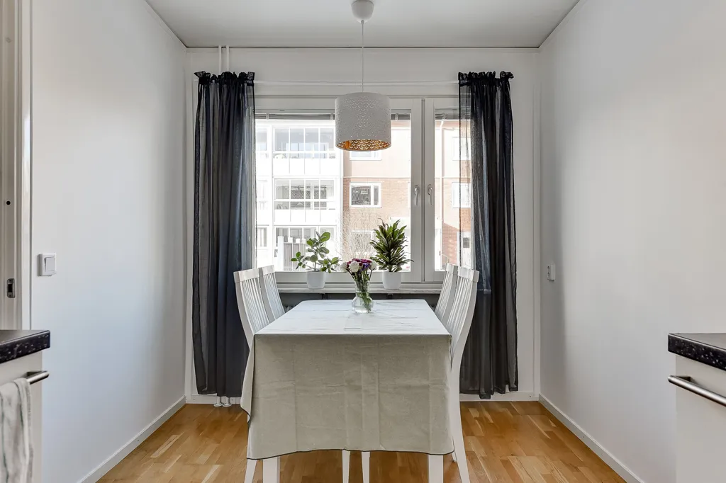 Dining Room - Three-Bedroom Apartment with West-Facing Balcony in Umeå