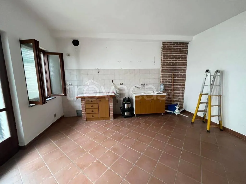 Cuisine - Semi-detached House with Private Garden in Villafranca Piemonte