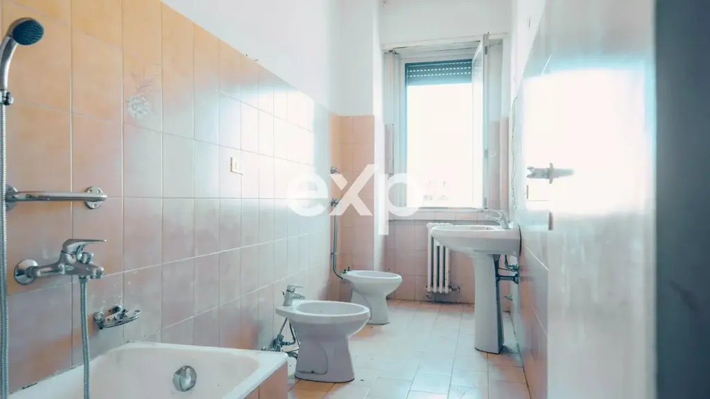 Salles de bain - Apartment with Balcony in Castellanza