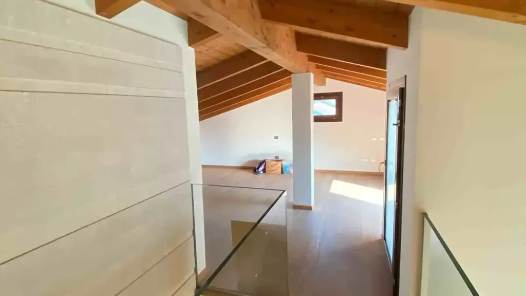 Pièces - Triplex in Villa with Terraces in Treviolo