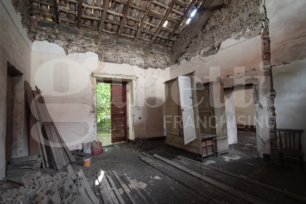 Toad - Villa to Renovate with Garden in Mascalucia