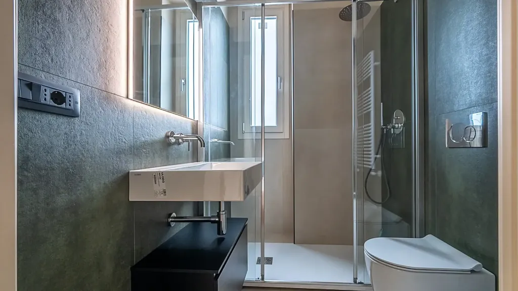 Bagni - Rustic-Style Apartment with Balcony in Turin