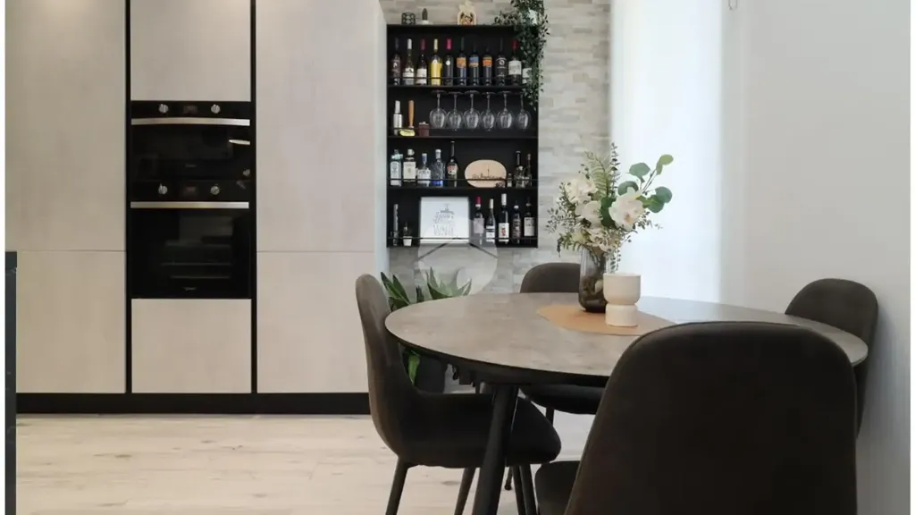 Salle à manger - Modernised Apartment with Balcony in Lucento, Turin