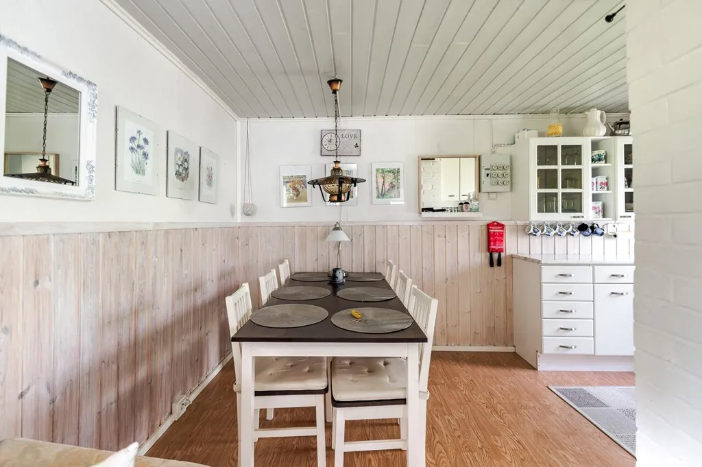 Salle à manger - Lakefront Cottage with Sauna in Ikaalinen