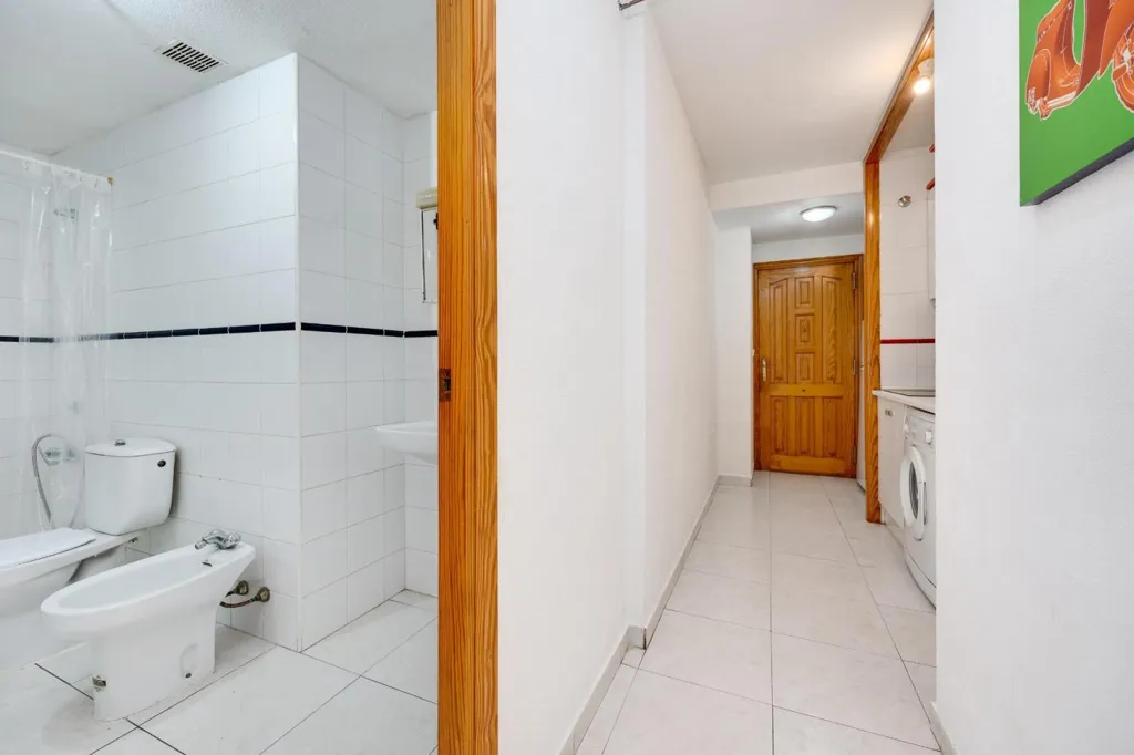 Salles de bain - Studio with East-Facing Terrace in Torrevieja