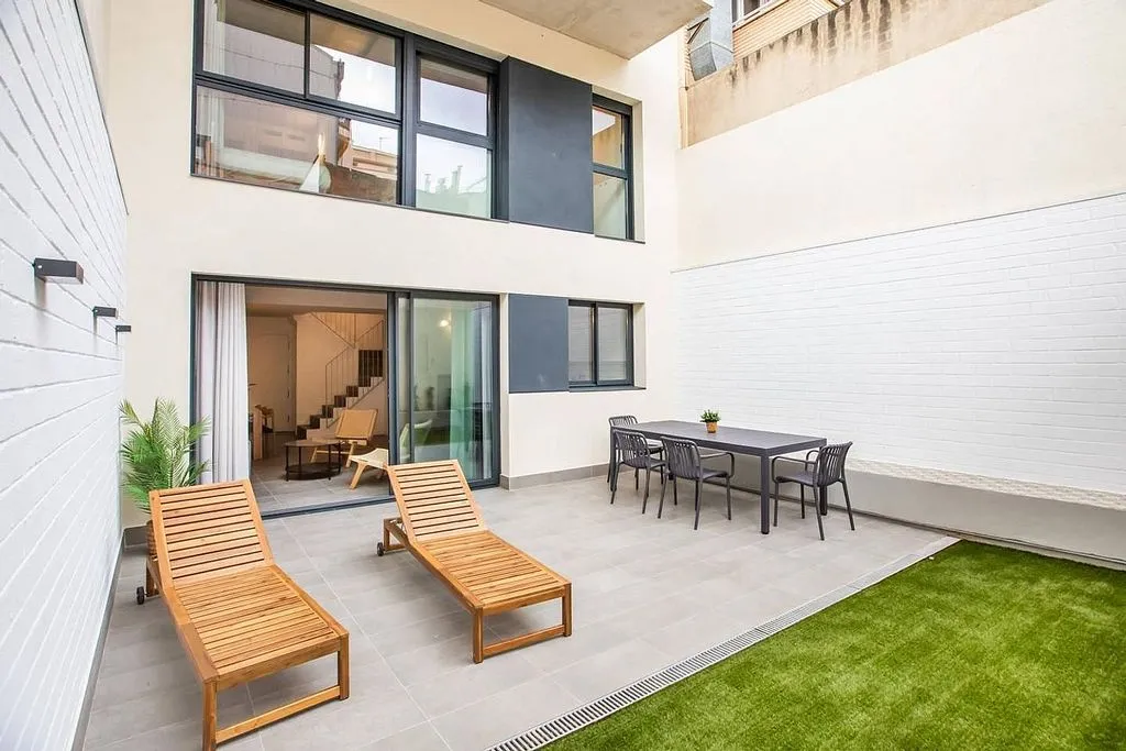 Jardin - Barcelona Apartment with Terrace in El Guinardó