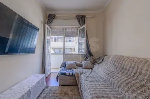 Elutuba - T2 Apartment with Varied Views in Odivelas