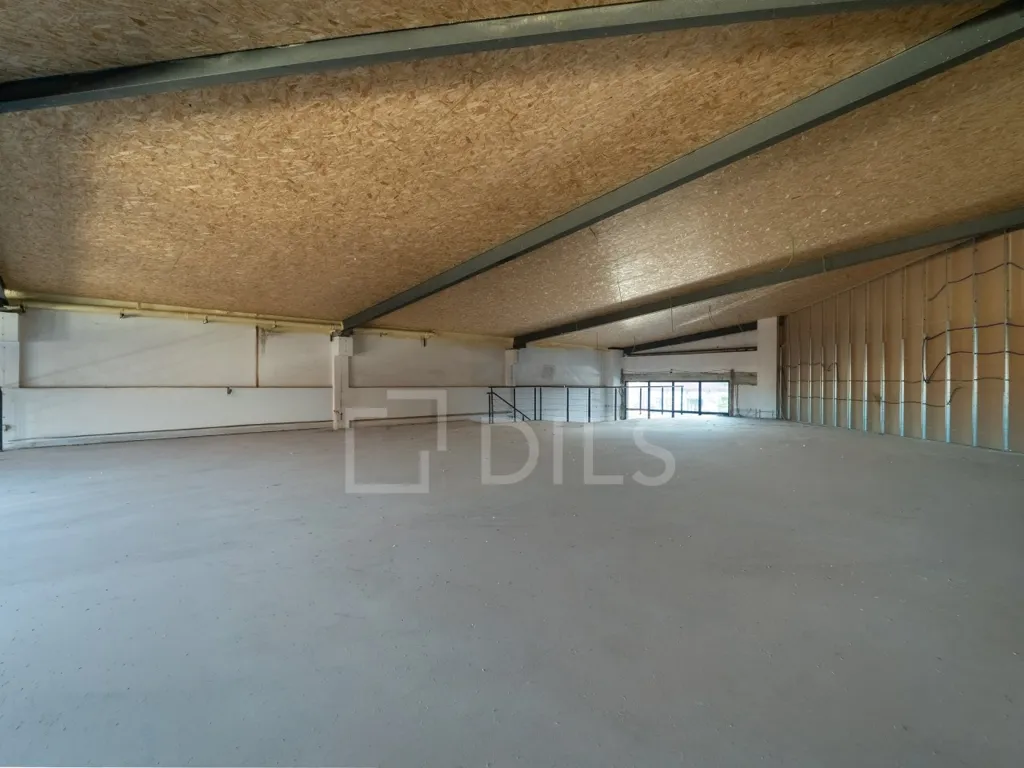Garage - Office with Terrace in Fabric Complex, Maia