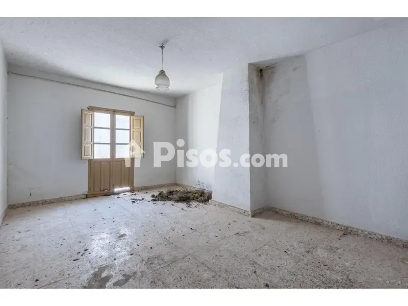Rooms - House to Renovate in Güevéjar