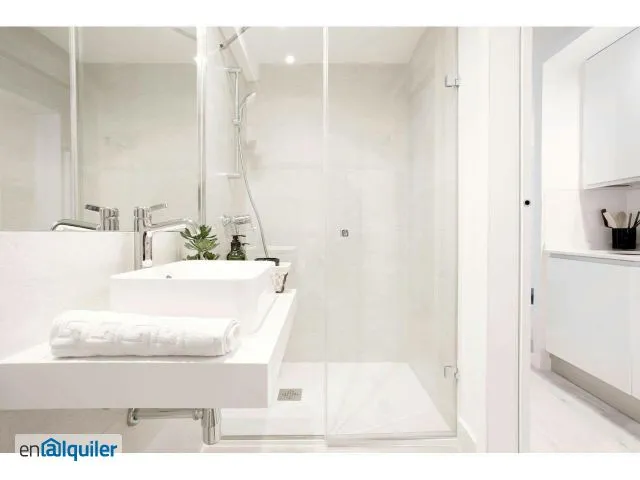 Bagni - 17th-Century Suite with Plaza View in Madrid