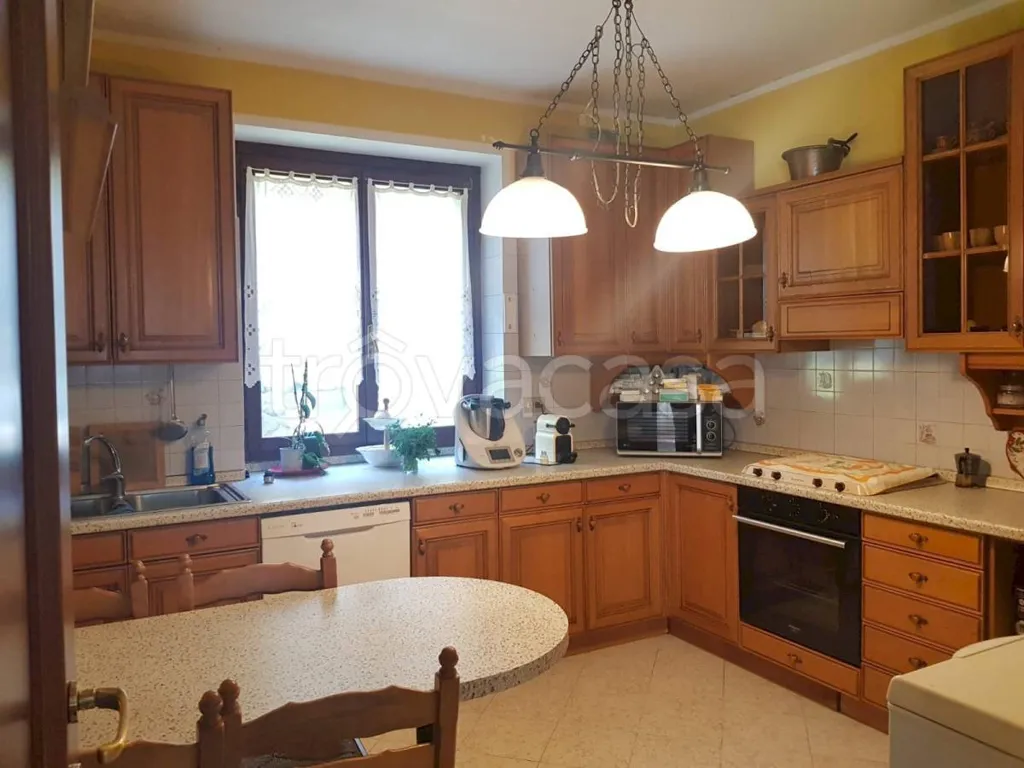 Cuisine - Villa with Garden and Terraces in Torre Pellice