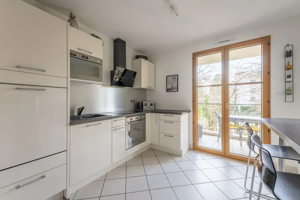 Cuisine - Appartement Luxueux avec Terrasse à Tassin-la-Demi-Lune