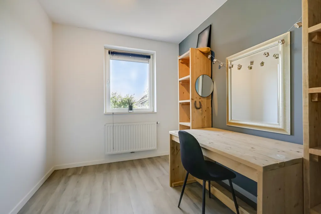Bureau - Corner House with Garden in Overasselt
