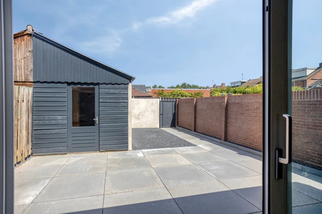 Aed - Modernised Semi-detached House in Weurt