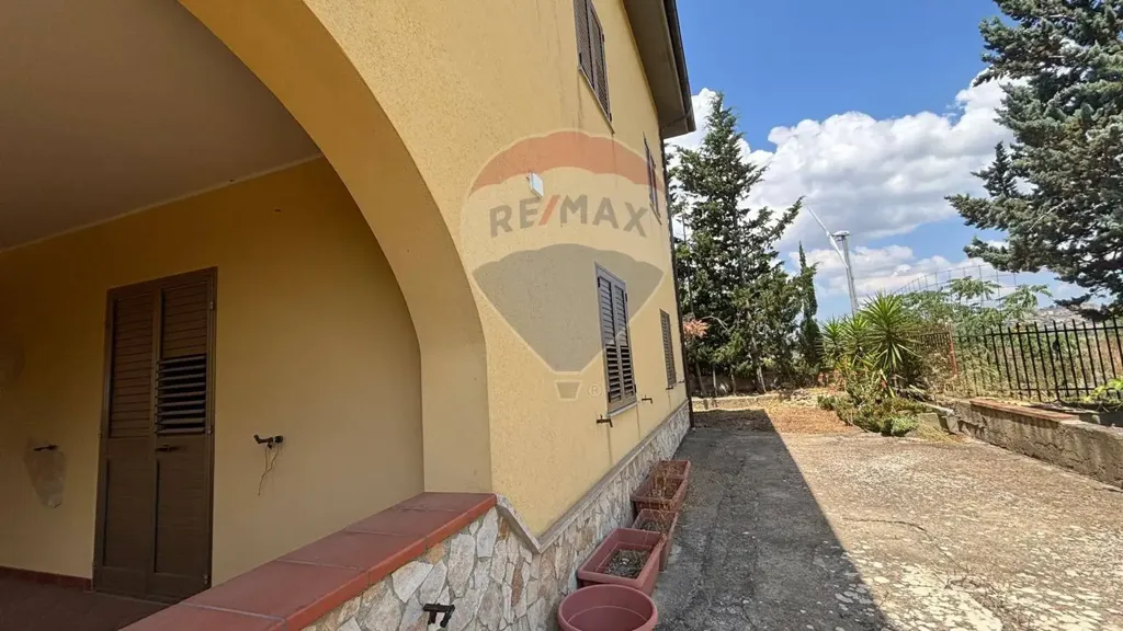 Terrasse - Bifamiliar Villa with Garden in Caltanissetta