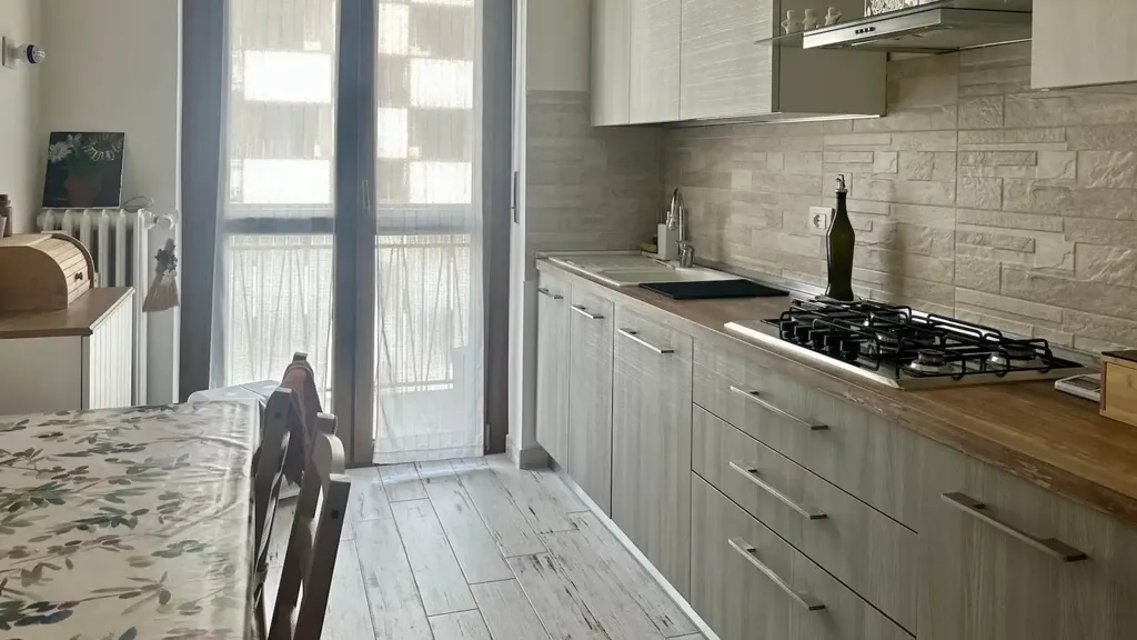 Cuisine - Modernised Apartment with Balcony in Biella