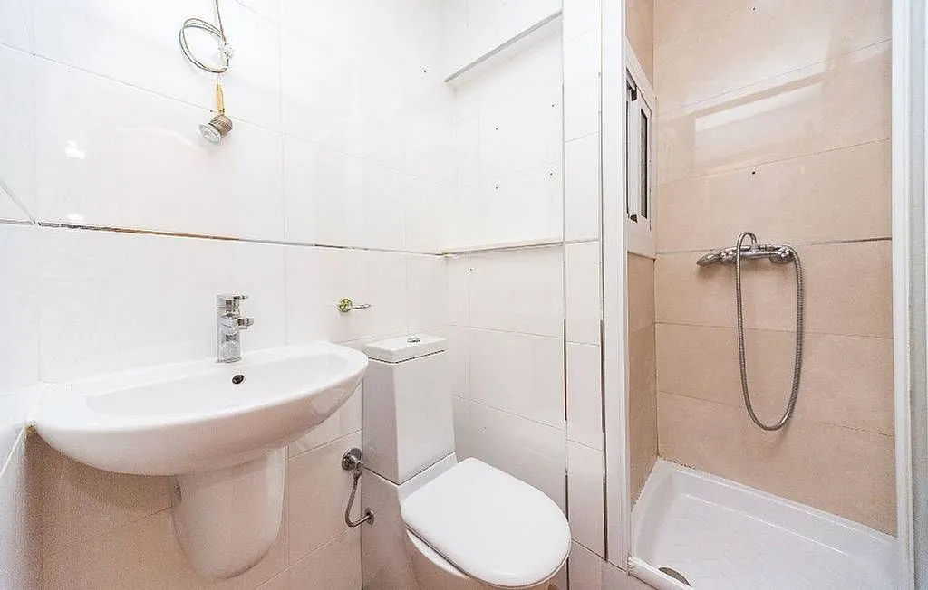 Salles de bain - Apartment with Balcony and Lift in Les Planes