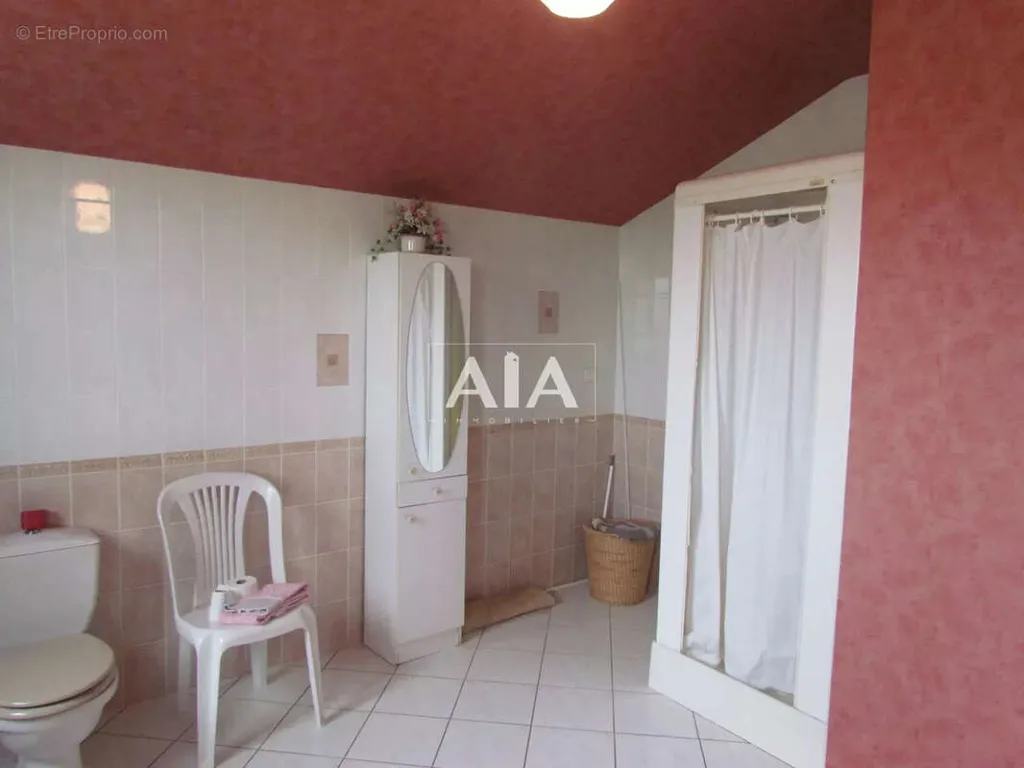 Salles de bain - Maison Atypique avec Vue sur Rivière à Ruffec