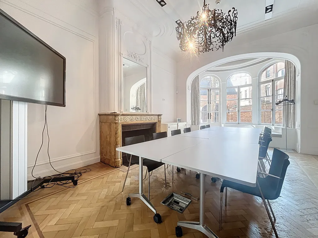 Salle à manger - Espace de Bureau avec Charme Authentique à Bruxelles