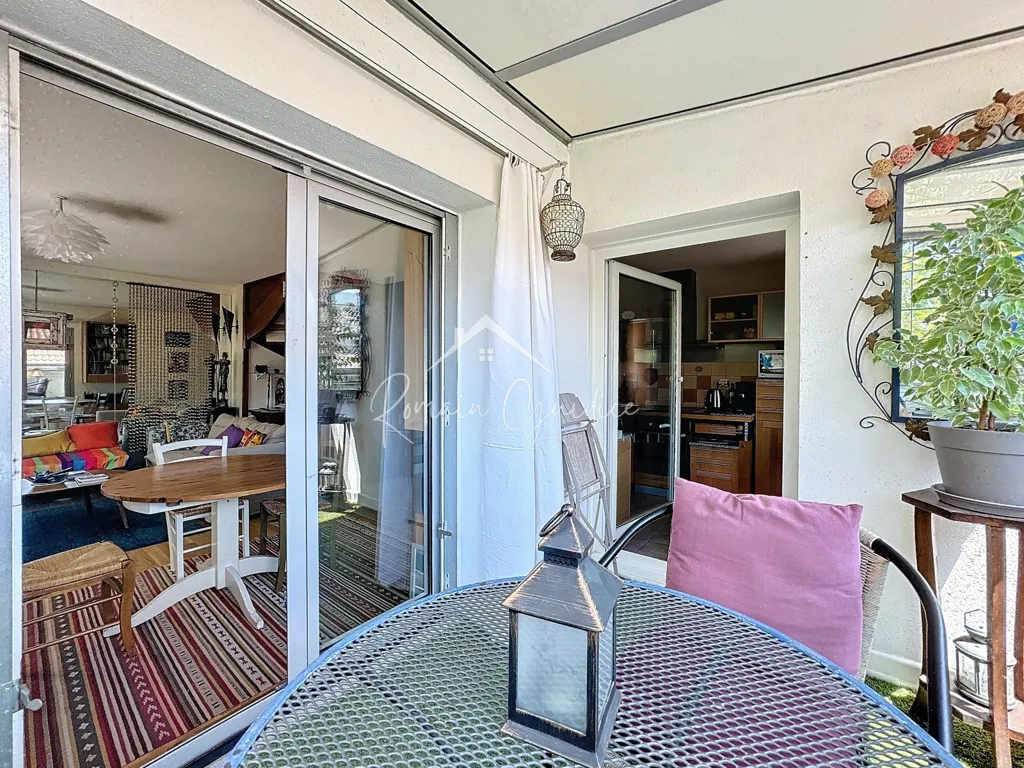 Terrasse - Duplex avec Parking Privé et Véranda au Centre-ville de Millau