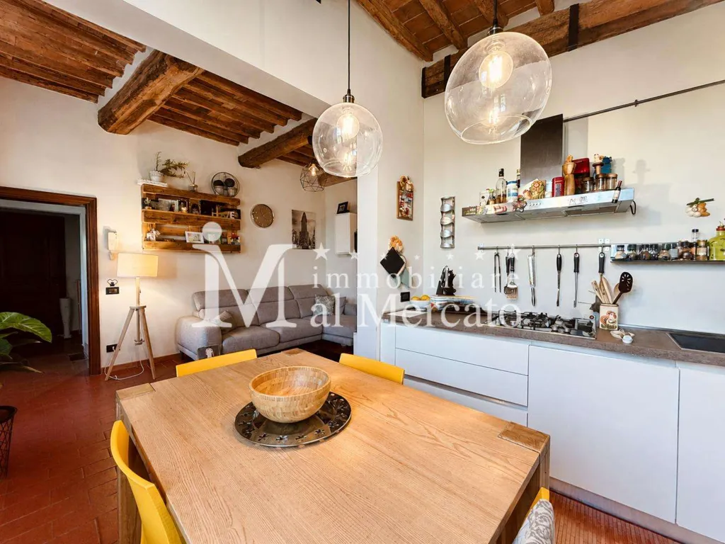 Cucina - Appartamento con terrazza e giardino a Lucca