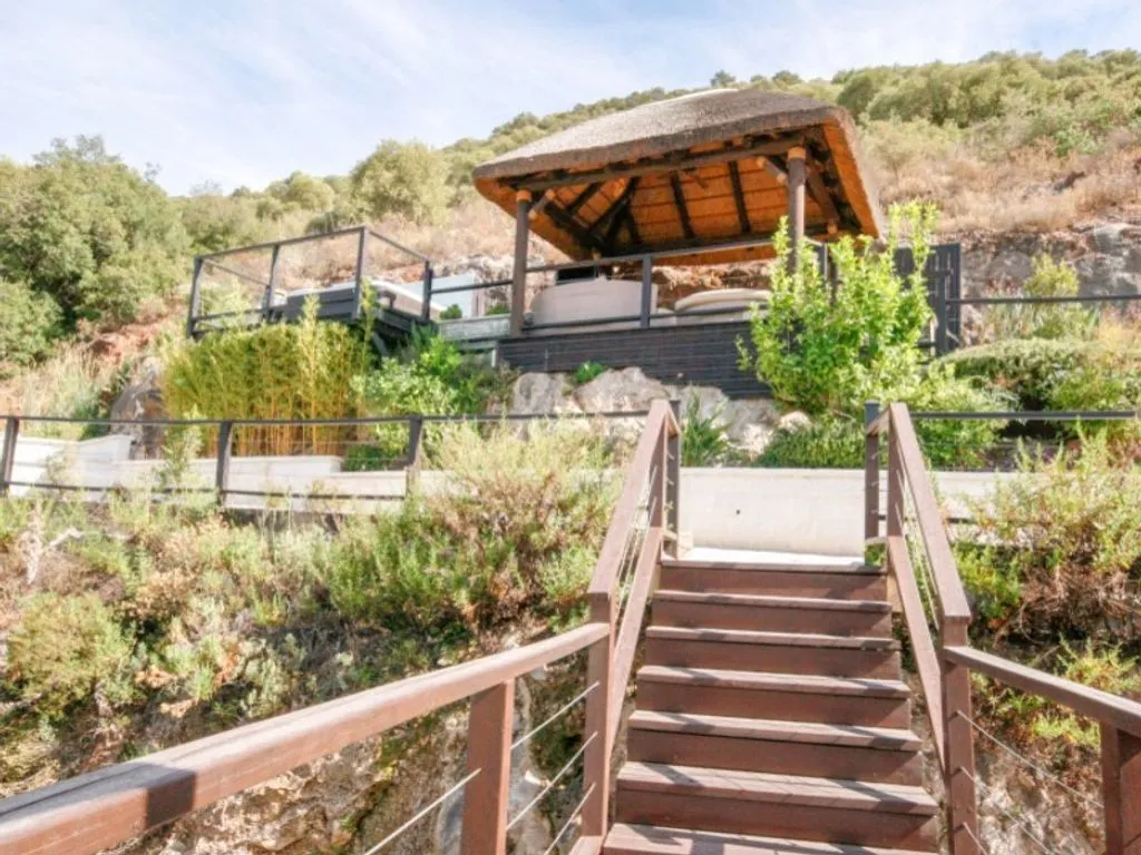 Terrace - Four-Bedroom Chalet with Pool near Coín