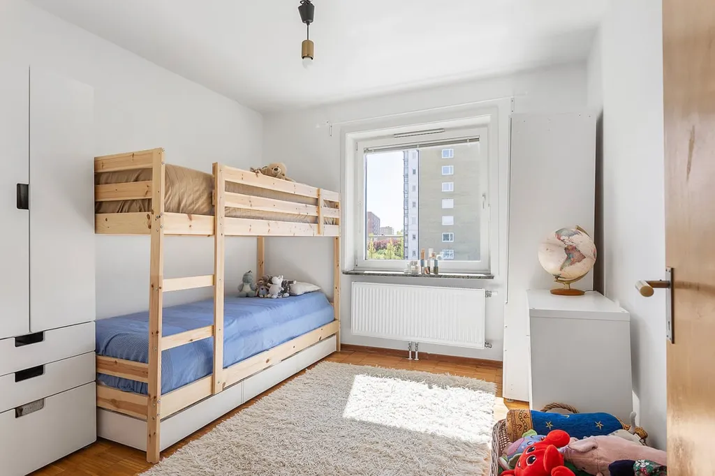 Magamistoad - Apartment with West-Facing Glass Balcony in Malmö
