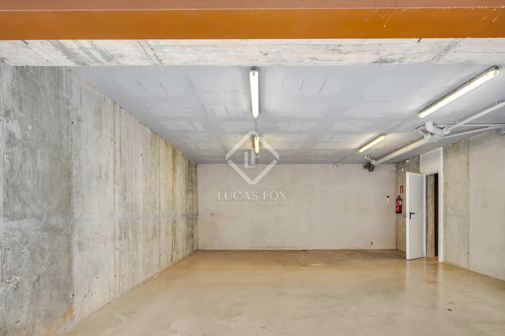 Garaaž - Minimalist Villa with Infinity Pool in El Golf, Sant Cugat