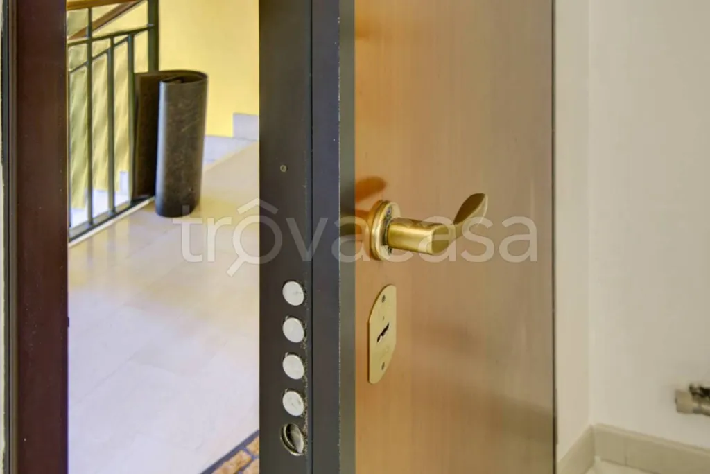 Esik - Apartment with Parking in Torino